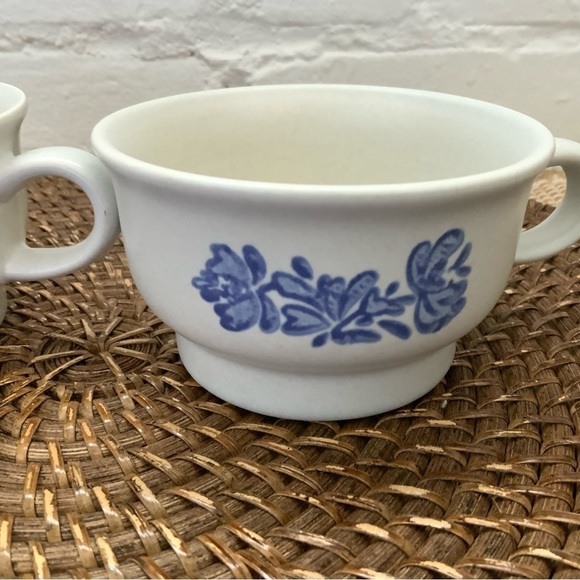 Vintage Pfaltzgraff Coffee Cups Ivory Blue Folk Art Stoneware Kitchen Ware 2 - Picture 3 of 13